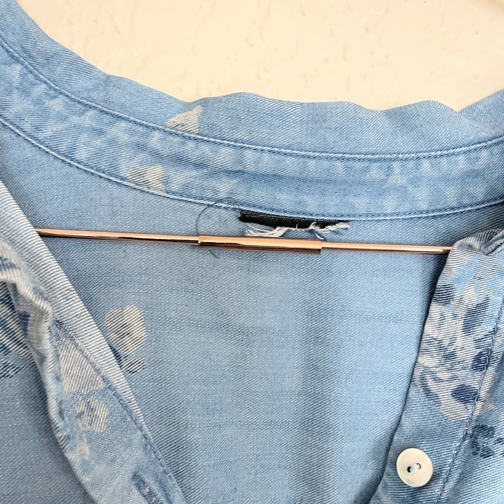 J.Jill 100% Tencel Chambray Floral Lace Yoke Relaxed Button Shirt Blue Women’s M - Picture 6 of 12